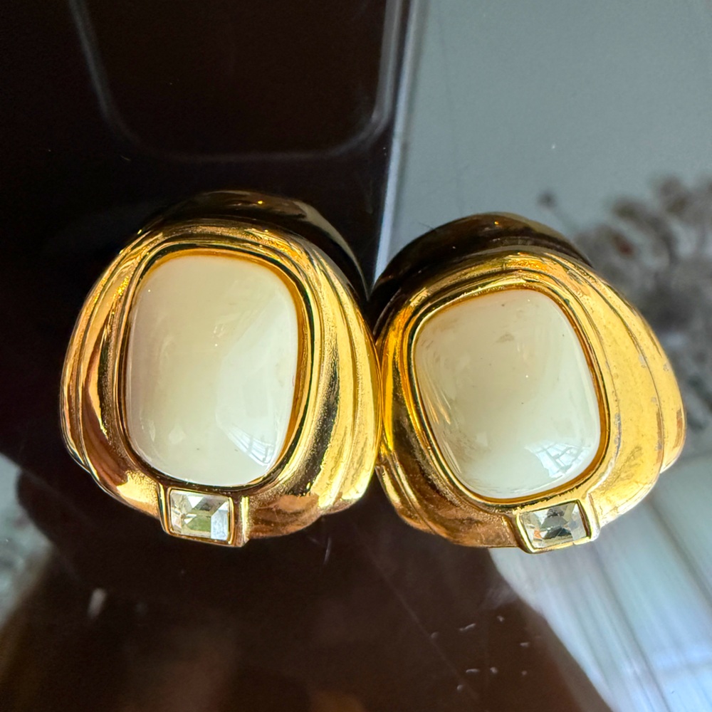 LOT 1738 18K gold plated Givenchy vintage clip on earrings